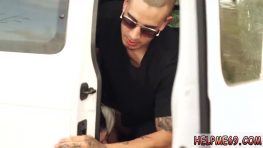 หนุ่มหัวโล้นพาเด็กสาวมาเย็ดกันบนรถของเขาเอากันแบบซาดิสรุนแรง หนุ่มหัวโล้นพาเด็กสาวมาเย็ดกันบนรถของเขาเอากันแบบซาดิสรุนแรง